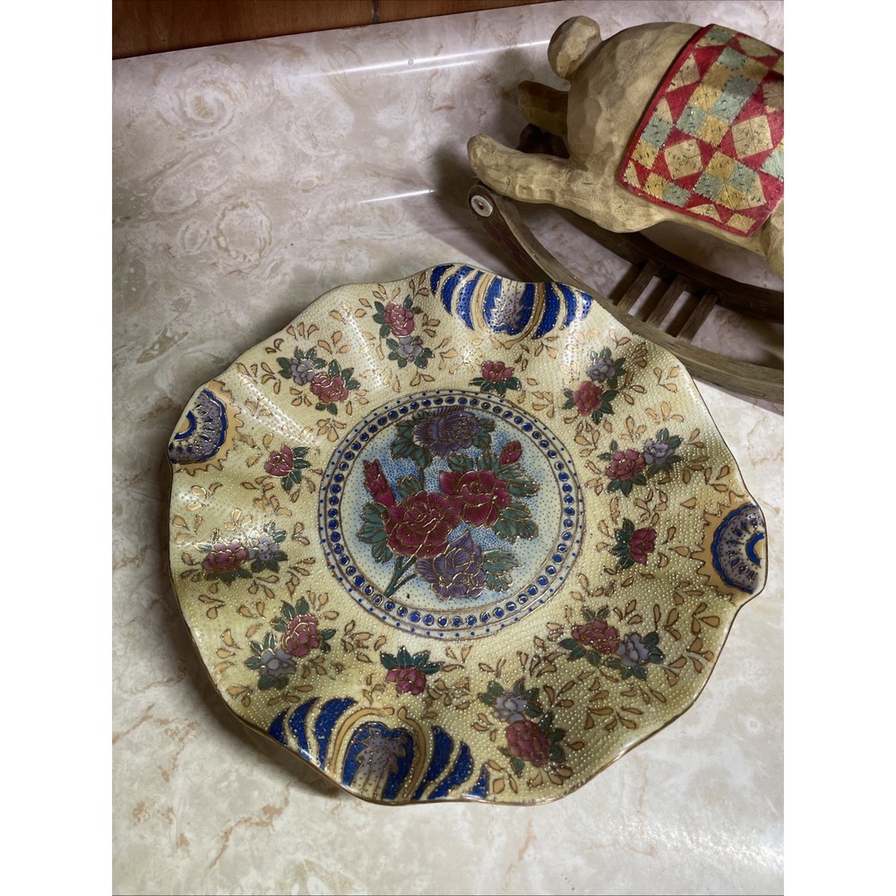 Vintage Chinese Moriage Pottery Decorative Plate w Wavy Edge 10" Wide - Picture 1 of 12